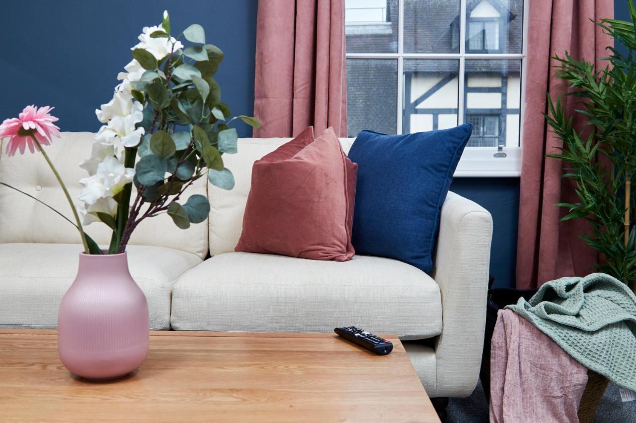 Stunning Two Bedroom Apartment By Purestay Short Lets & Serviced Accommodation Warwickshire With Parking Stratford-upon-Avon Exterior photo